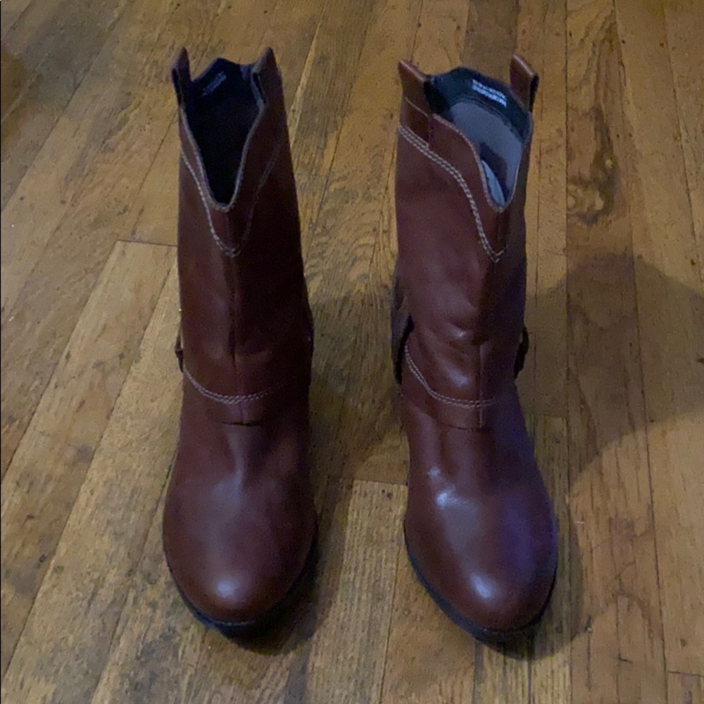 Clark’s Artisan short boots